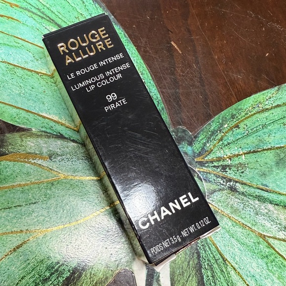CHANEL Rouge Allure Lipstick in Pirate - Picture 8 of 14